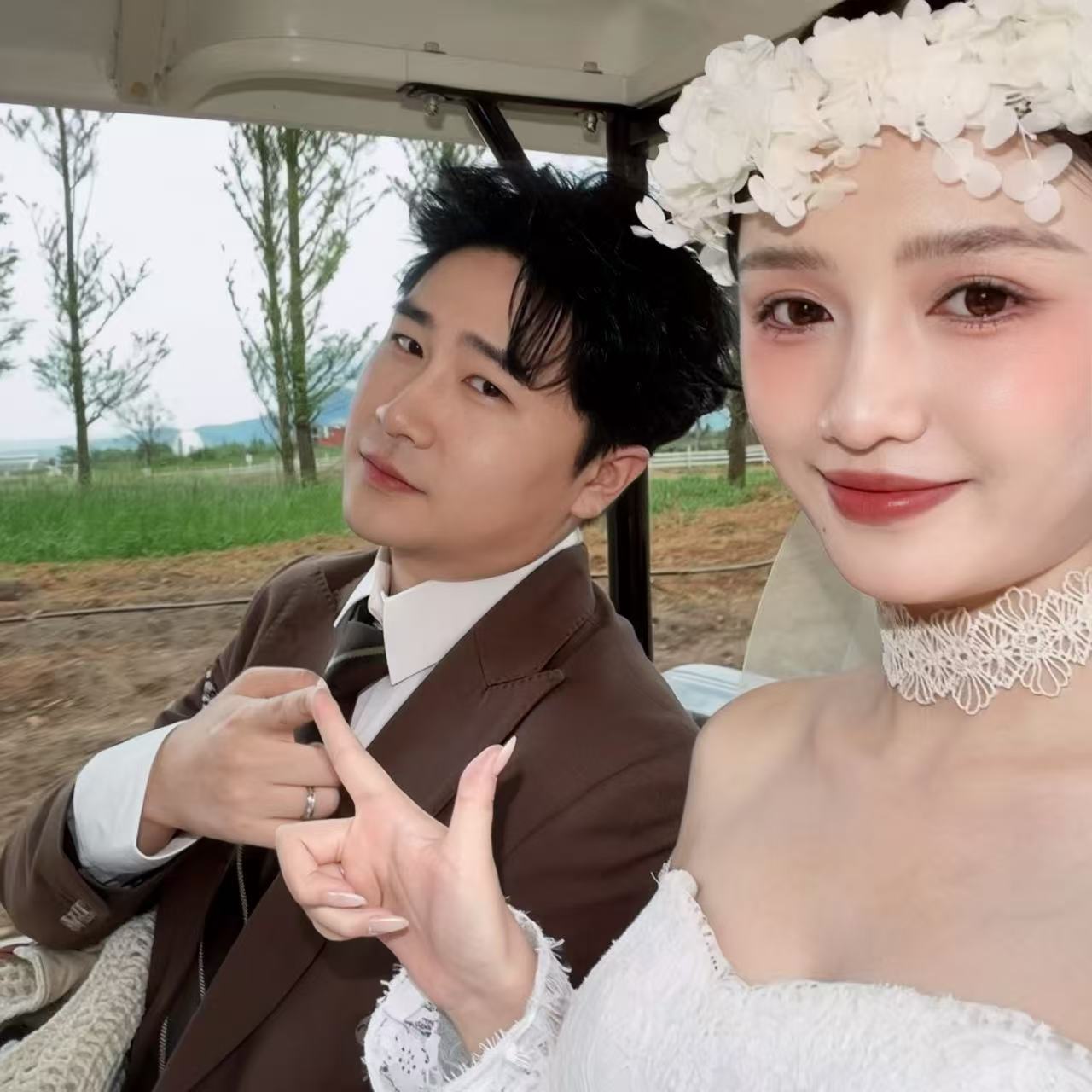 新人婚礼自拍